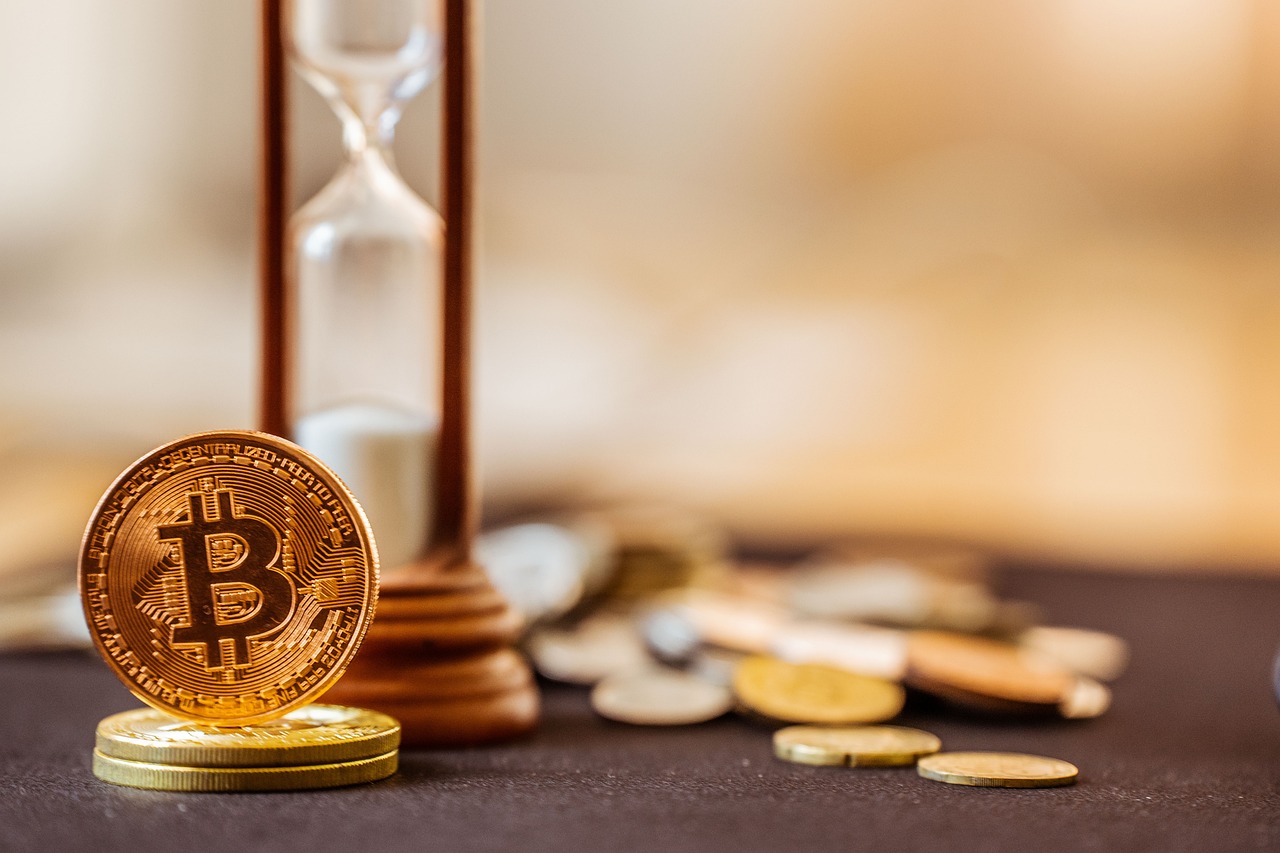 Analyst Warns: Bitcoin Price Could Plunge 50% if New High Isn\